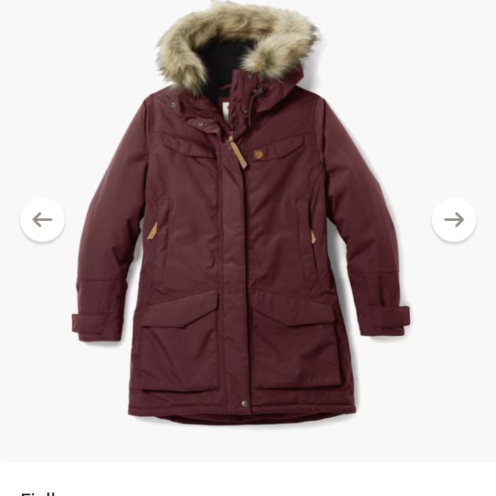 Fjällräven Women’s Nuuk Parka – Small (Maroon/Burgundy) – Faux Fur Hood